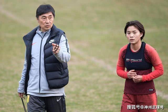 库库雷利亚谈比赛：捡牌纯属意外，球队表现坚韧